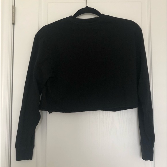 Aritzia’s TNA cropped long sleeve top - Picture 3 of 5